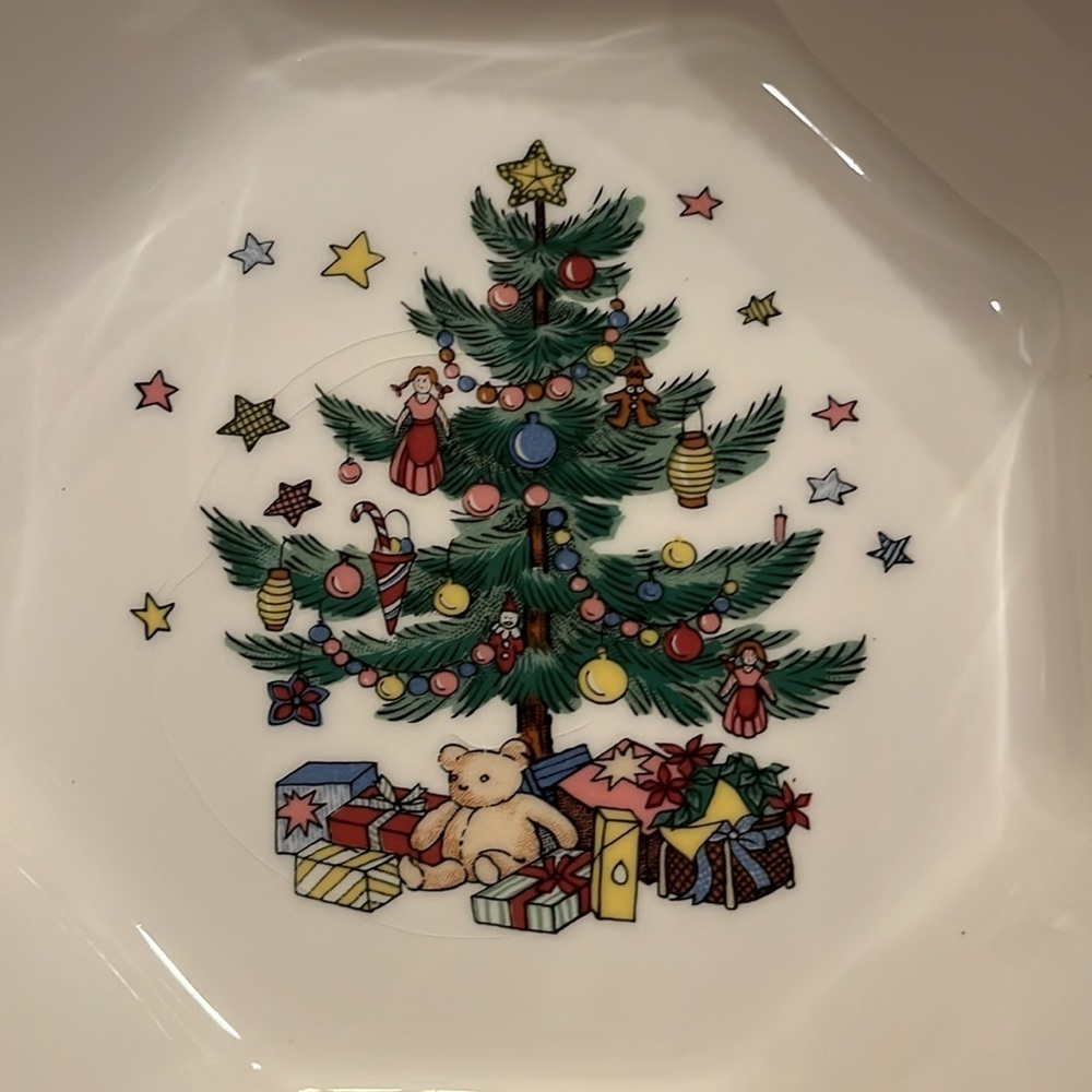 Nikko Ceramics Christmas Bowl - Picture 2 of 6